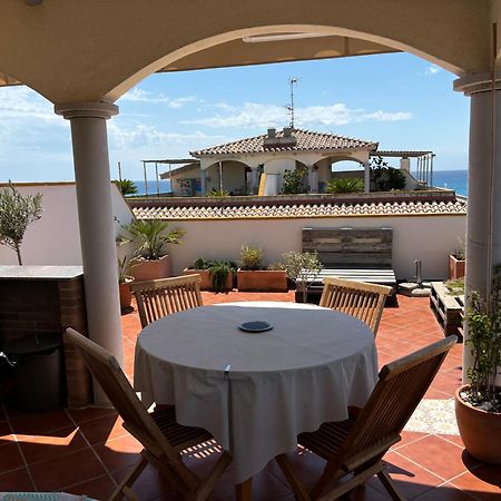 Cal Salmare Seafront Apartment With Rooftop Terrace And Pool Calafell Exterior photo